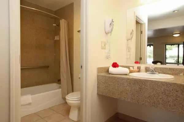 Monterey Oceanside Inn 7
